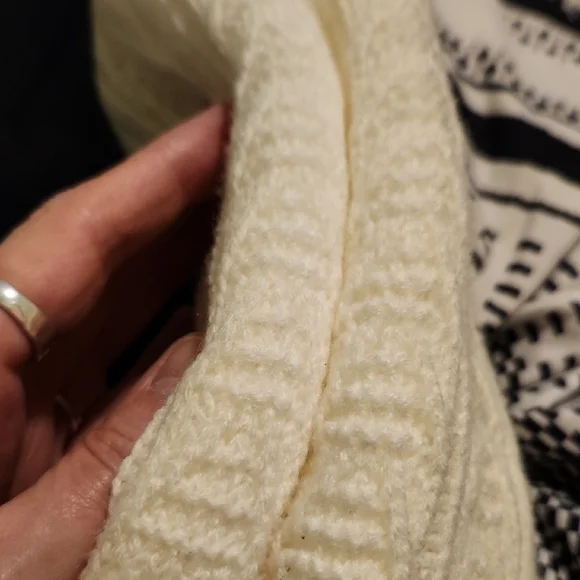 Cozy White Cable Knit Sock - Picture 3 of 6